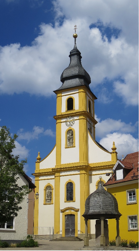 Außenansicht der Pfarrkirche St. Sebastian in Unterspiesheim