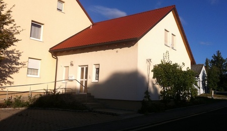 Außenansicht des Pfarrbüros in Traustadt