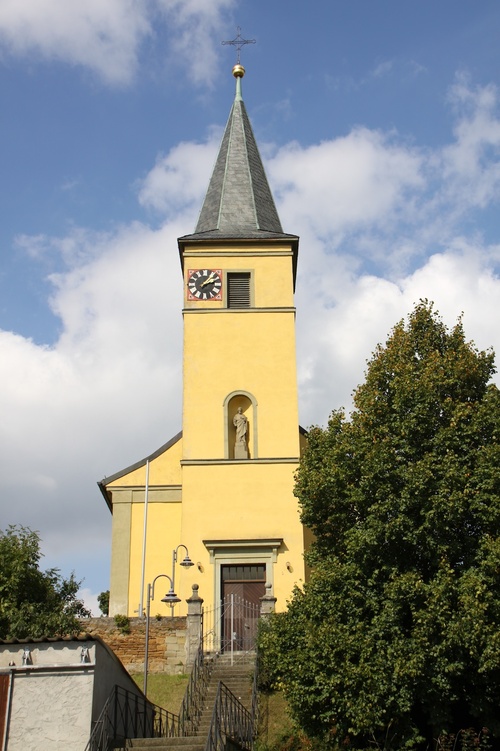 Außenansicht der Pfarrkirche St. Wendelin in Bischwind