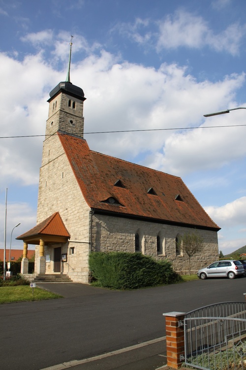Außenansicht der Filialkirche St. Sebastian in Hundelshausen