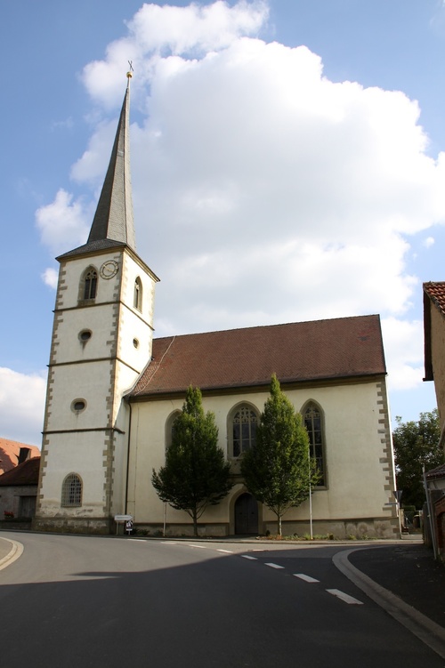 Außenansicht der Pfarrkirche St. Kilian und Gefährten in Traustadt
