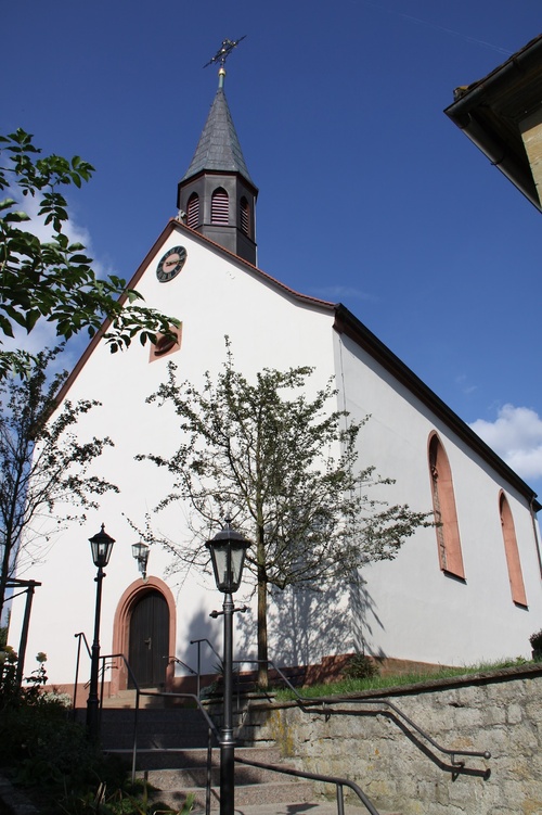 Außenansicht der Filialkirche St. Nikolaus in Falkenstein